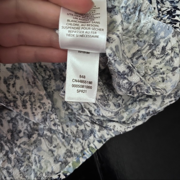 Caslon Blue Floral Donny Flutter Short Sleeve Top Blouse VNeck Rayon Women Small - Picture 8 of 8